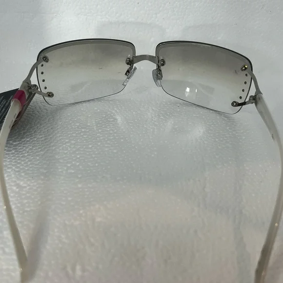 Foster Grant Women's Rimless Sunglasses in Silver and Clear - Picture 6 of 9